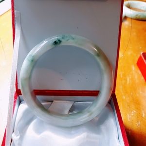 Lavender jade bangle